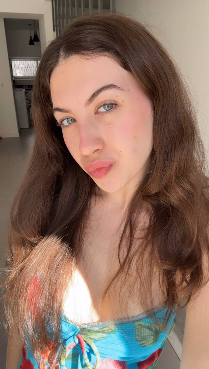 Nude girl Amber in Santiago de los Trainta Caballeros