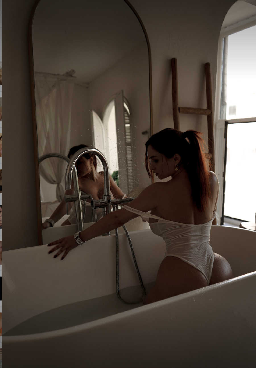 A playful frame from Miranda Faith nude — online in Santiago de los Trainta Caballeros