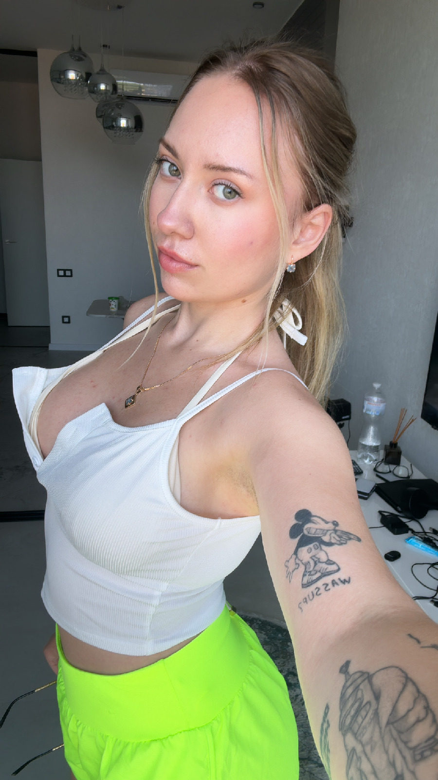 KateV in her underwear in Santiago de los Trainta Caballeros