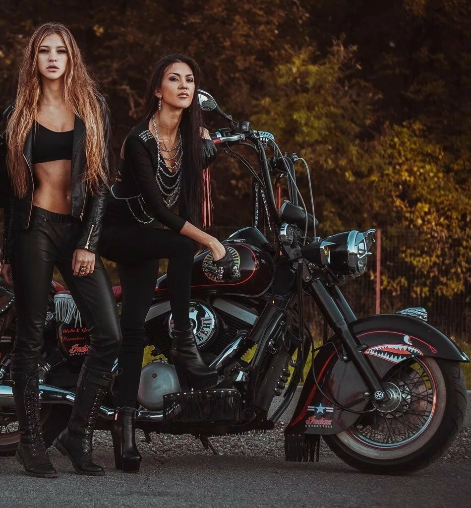 Beautiful girls and bikes in Santiago de los Trainta Caballeros