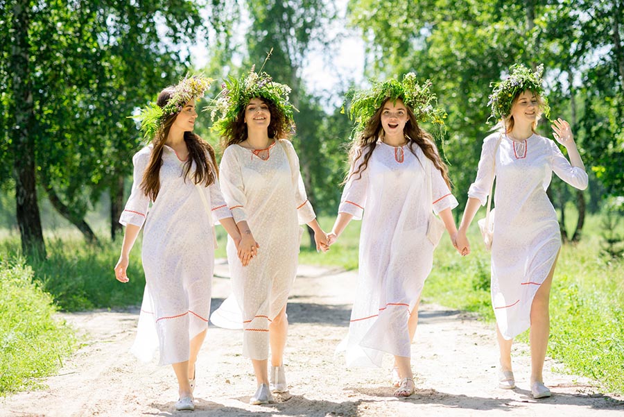 Slavic girls in Santiago de los Trainta Caballeros