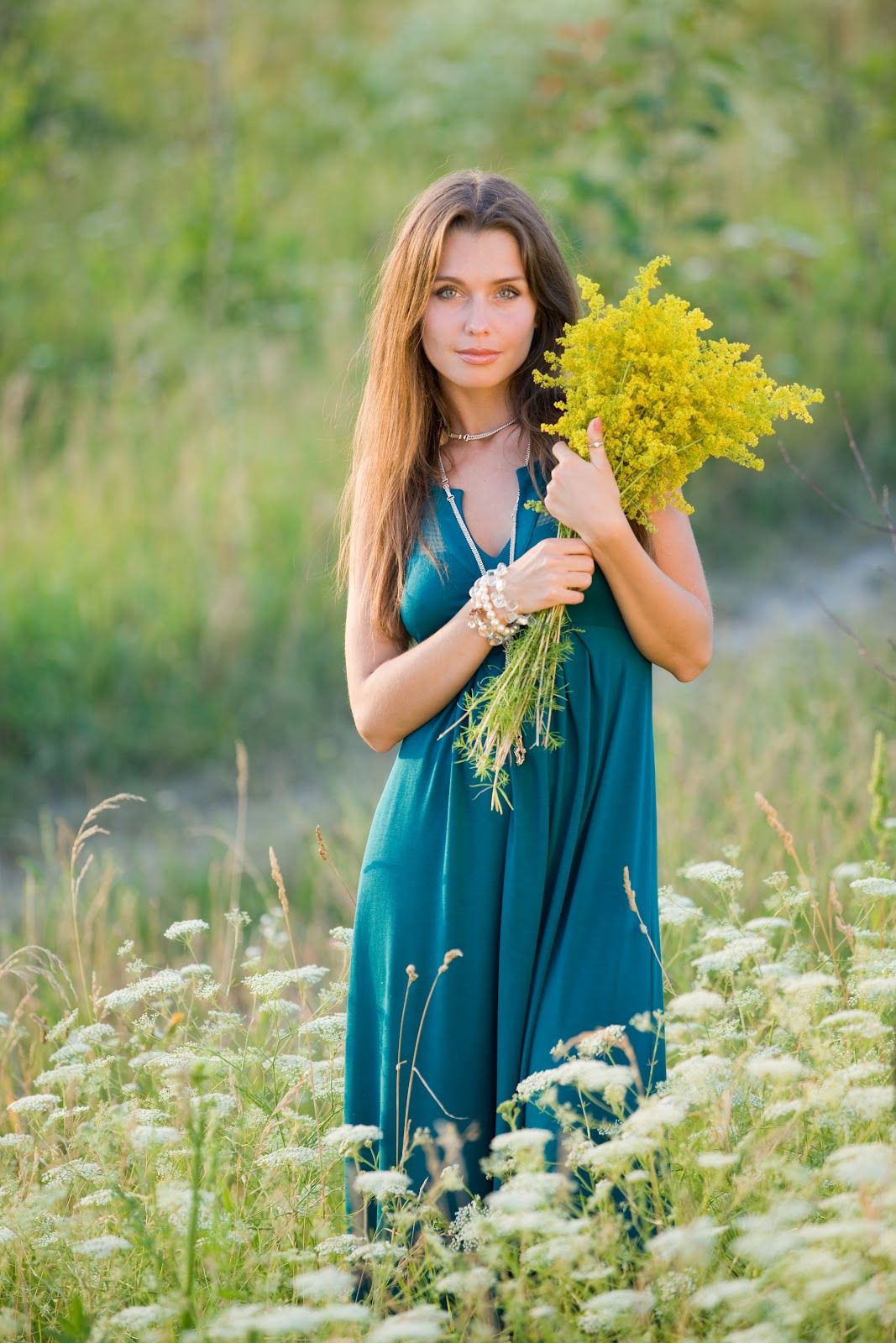 Slavic women in Santiago de los Trainta Caballeros