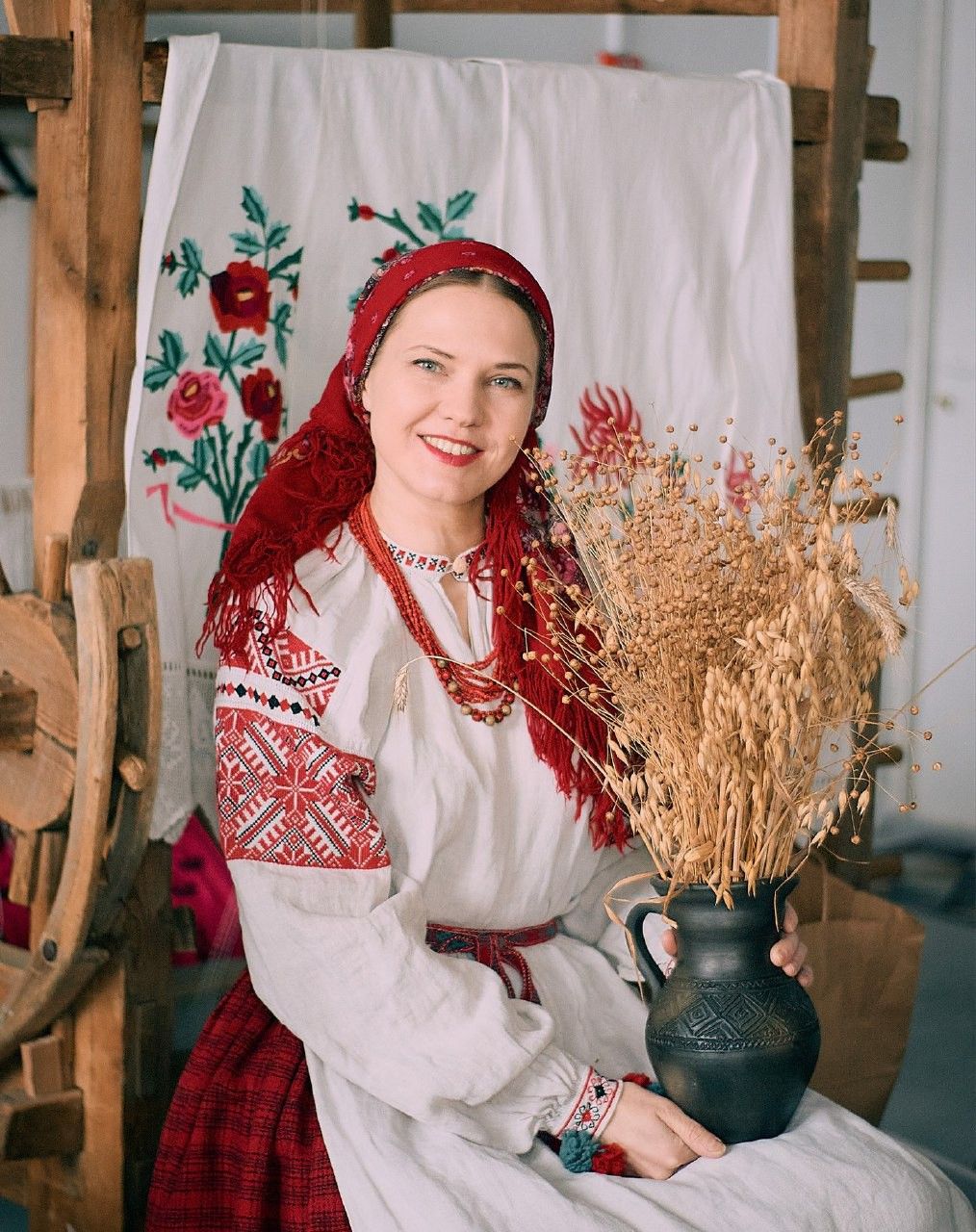 Women in Slavic costumes in Santiago de los Trainta Caballeros