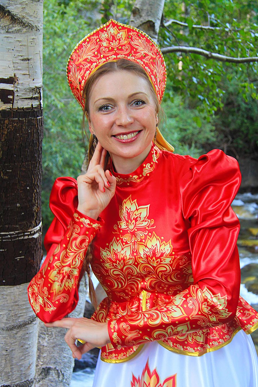 Women in Slavic costumes in Santiago de los Trainta Caballeros