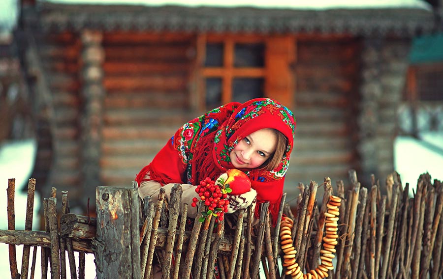 Sexy girl Women in Slavic costumes in Santiago de los Trainta Caballeros