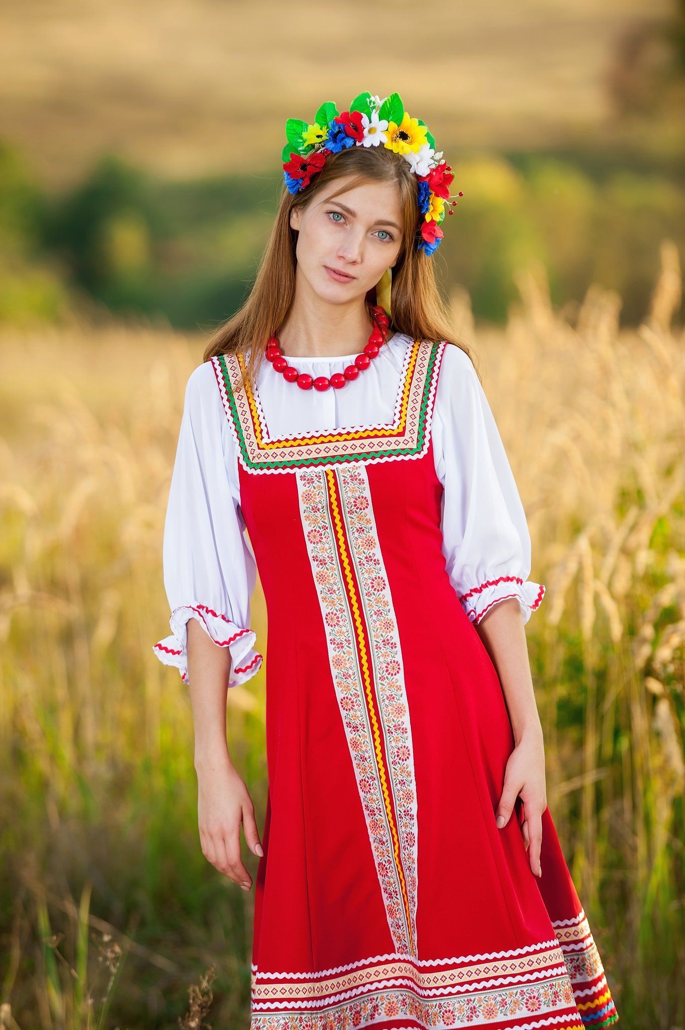 Women in Slavic costumes in Santiago de los Trainta Caballeros