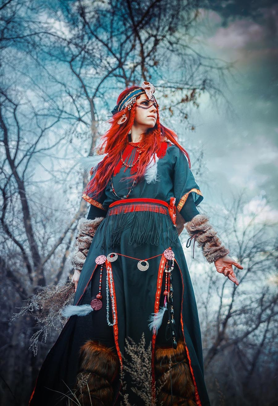 Take a pause and enjoy Girls in Slavic costumes — streaming from Santiago de los Trainta Caballeros